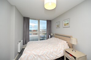2 bedrooms, bed sheets - Skyline Obel Tower 62 (Belfast)