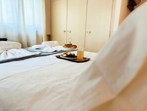 1 habitación, tabla de planchar con plancha, wifi y ropa de cama