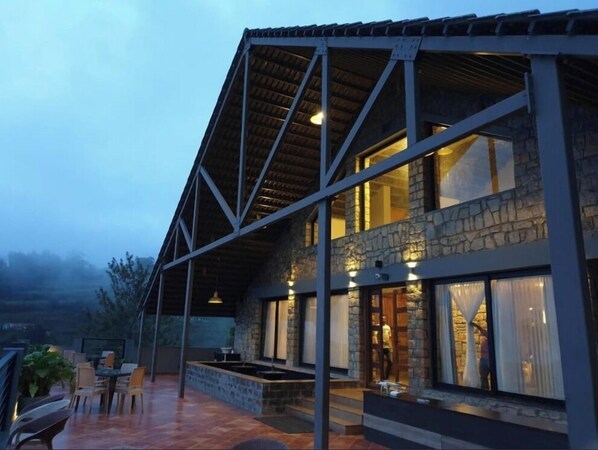 Front of property - LEOPARDROCK WILDERNESS RESORT (Ootacamund)