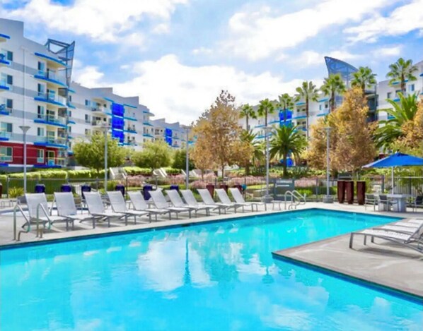 Pool - New Marina Del Rey 1 BDR Beach / Pool & Hot Tub, Ocean
(Marina del Rey)