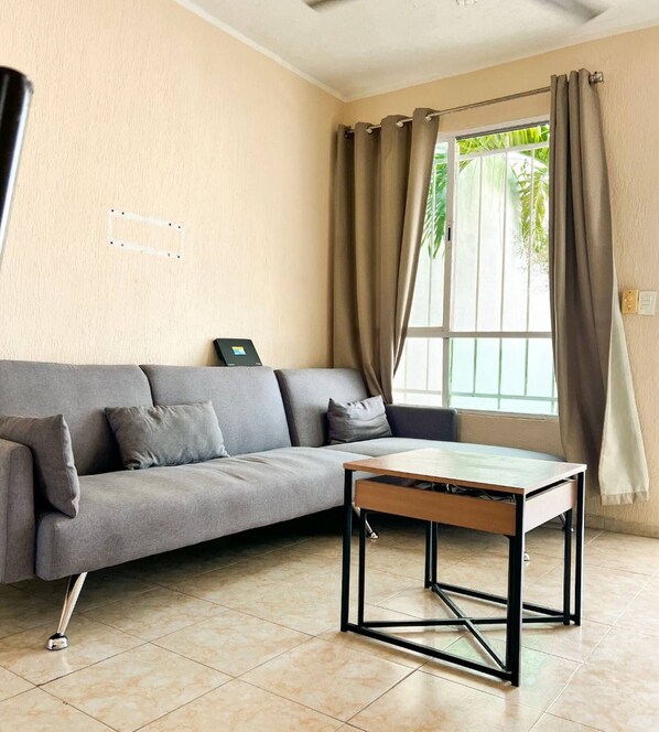 House, 2 Bedrooms, Accessible, Smoking | Living room - Nice House With Air Conditioning And Wifi (Mérida)