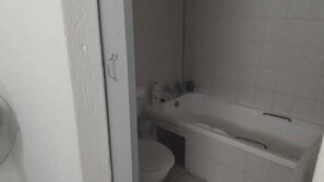 Dusche, Handtücher, Seife, Toilettenpapier