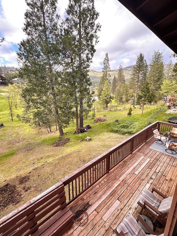 Property grounds - Close to Shaver Lake, family friendly, pets welcomed!! (Auberry)