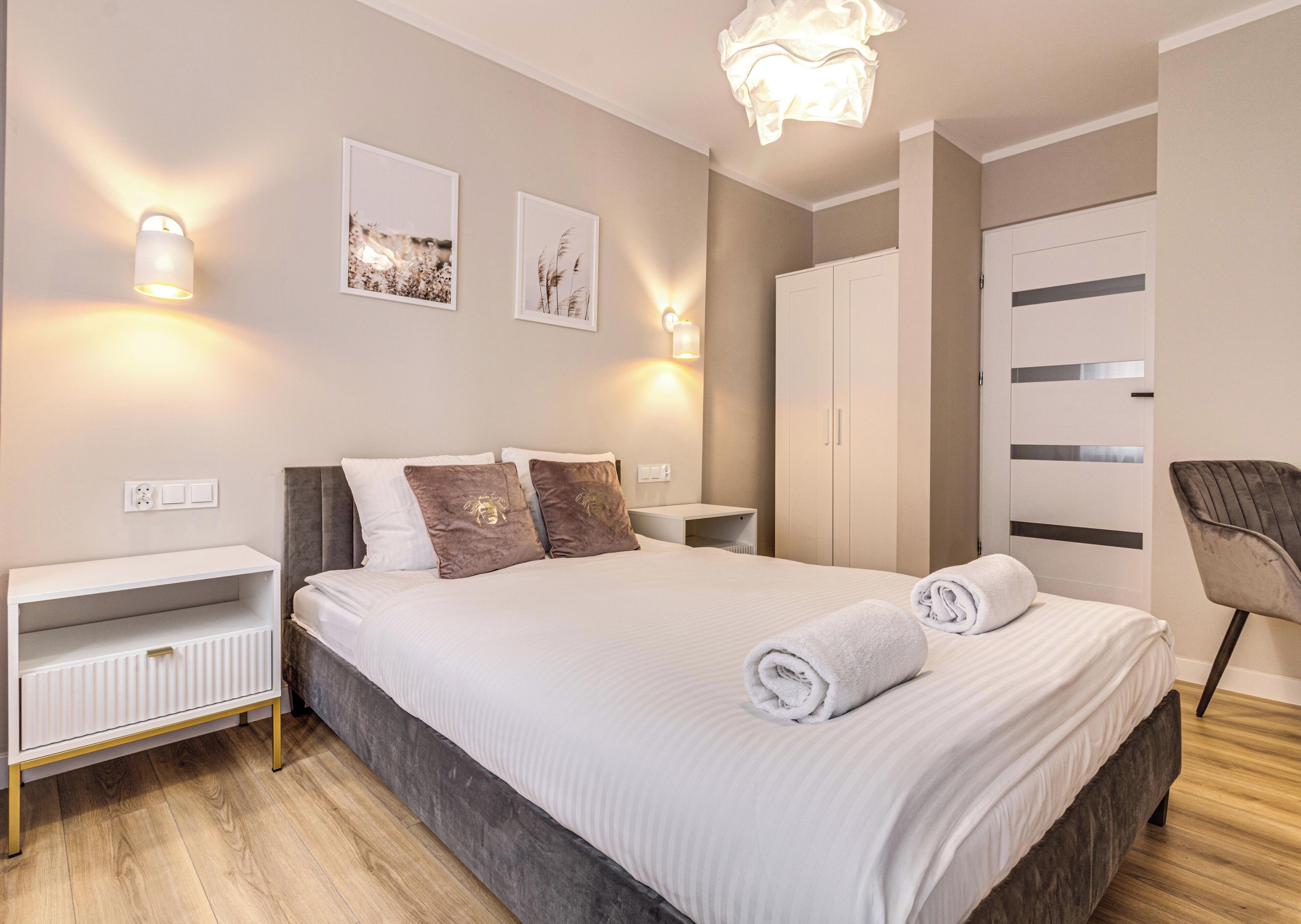 2 habitaciones, tabla de planchar con plancha y wifi gratis 