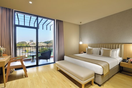 1 bedroom, hypo-allergenic bedding, in-room safe, desk