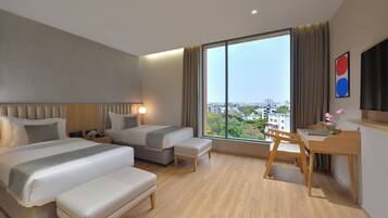 Hypo-allergenic bedding, in-room safe, desk, laptop workspace