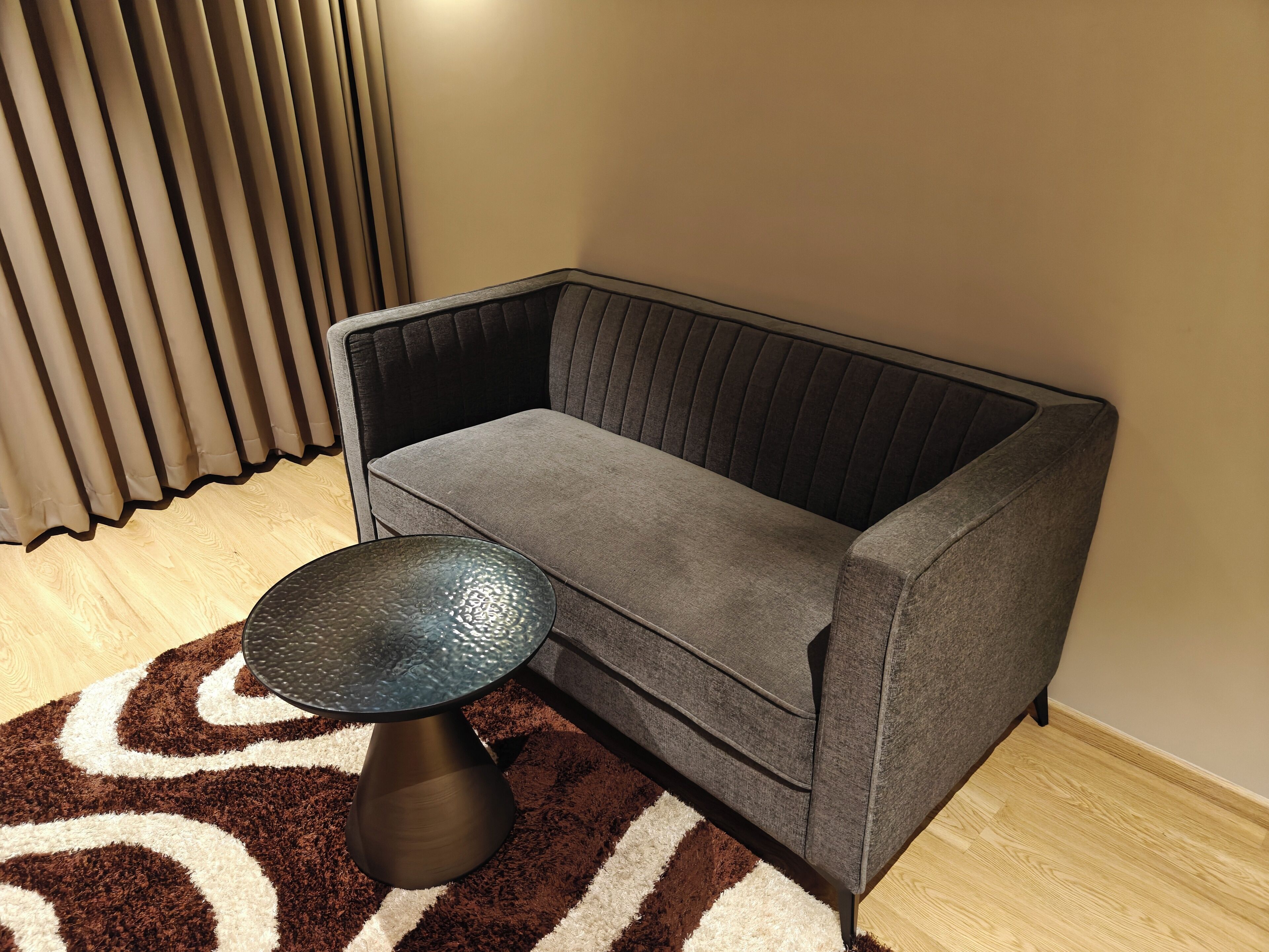 Literie hypoallergénique, coffres-forts dans les chambres, bureau