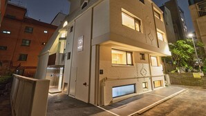A modern building with a flat roof, a visible entrance, and a sign indicating it is a bank. - Dandelion Sinsa Branch 1 (Seoul)