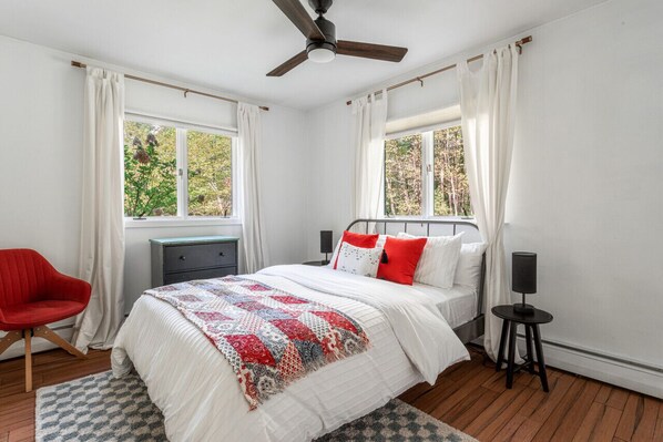 3 عدّة غرف نوم ومكتب ومكواة/لوح كي وسرير سفر