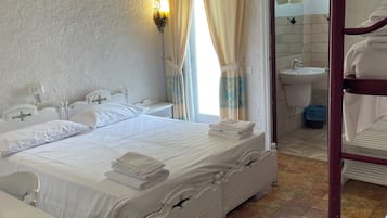 Habitació quàdruple clàssica | 1 dormitori, roba de llit d'alta qualitat i cortines opaques