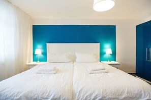 1 bedroom, iron/ironing board, internet