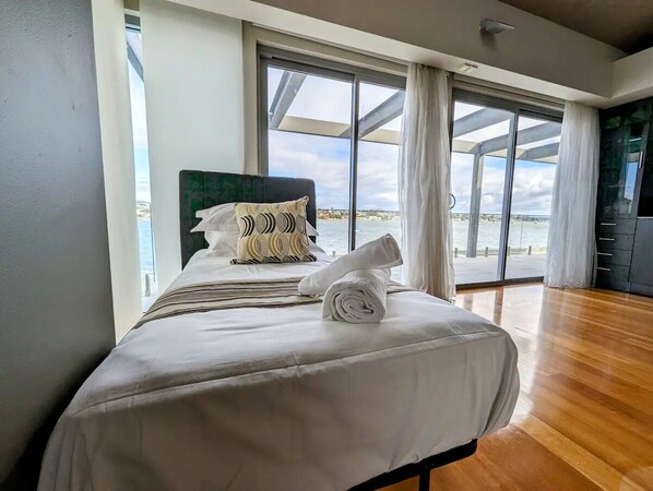 5 bedrooms, in-room safe, iron/ironing board, WiFi