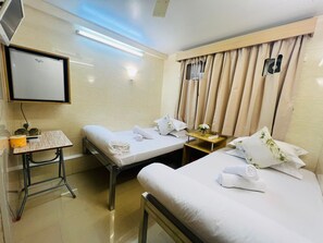 Tremannsrom – deluxe, parkutsikt | Lydisolert og wi-fi (inkludert)