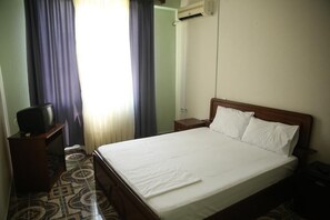 1 bedroom, desk, laptop workspace, free WiFi - Hotel Sirena Pogradec (Buçimas)