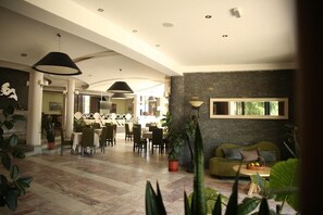 Free daily continental breakfast - Hotel Sirena Pogradec (Buçimas)