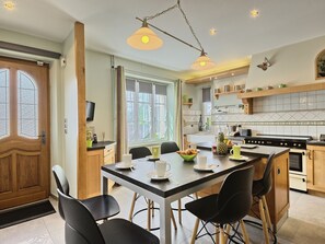 Kjøleskap, mikrobølgeovn, ovn og oppvaskmaskin