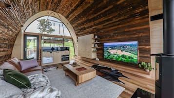Villa, 1 King Bed, Mountain View | Living area