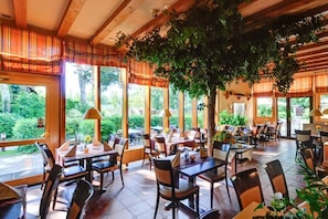 Dining - On the top floor by the golf course. (Fehmarn)