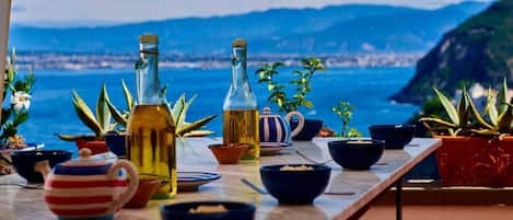 屋外ダイニングエリア