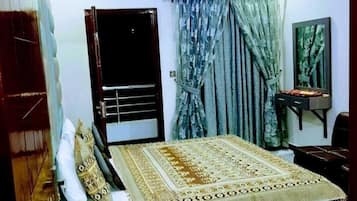 Habitació doble o amb dos llits individuals Deluxe | 1 dormitori, wifi gratuïta i roba de llit
