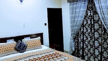 Executive Suite | 1 bedroom, free WiFi, bed sheets, wheelchair access