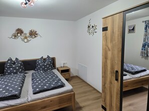 1 bedroom, bed sheets
