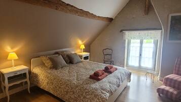 2 bedrooms, iron/ironing board, travel cot, free WiFi