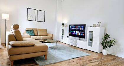 135m² Apartment I max. 8 guests I Central I Kitchen I Balcony I Parking I Wi-Fi