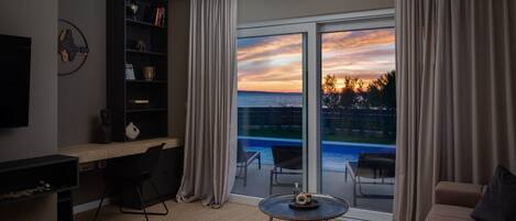 TV, fireplace, offices