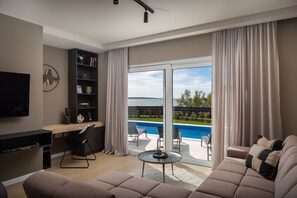TV, fireplace, offices