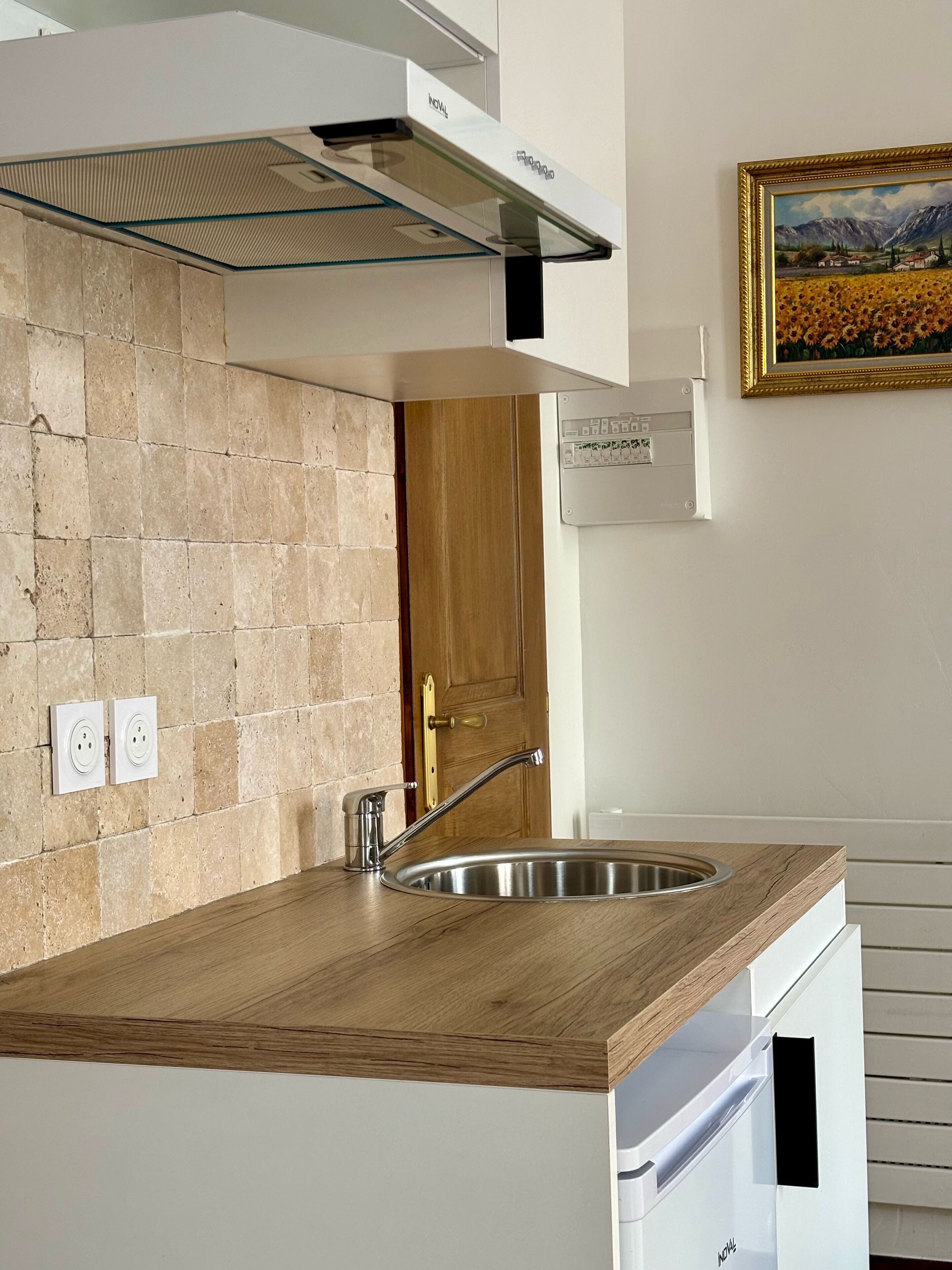 Habitación triple familiar, vista a la montaña | Cocina privada | Frigobar y isla de cocina 