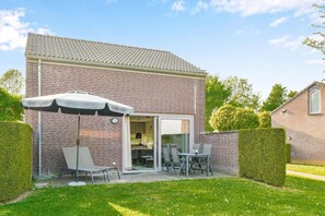 Outdoor dining - Reevallis Holiday House, Vijlen (Vijlen)