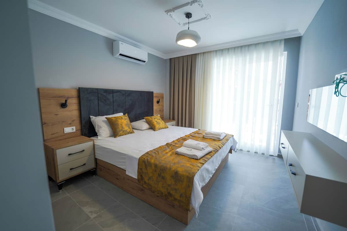 Quadrupla Deluxe, vista spiaggia | Biancheria da letto di alta qualità, una scrivania, postazione laptop