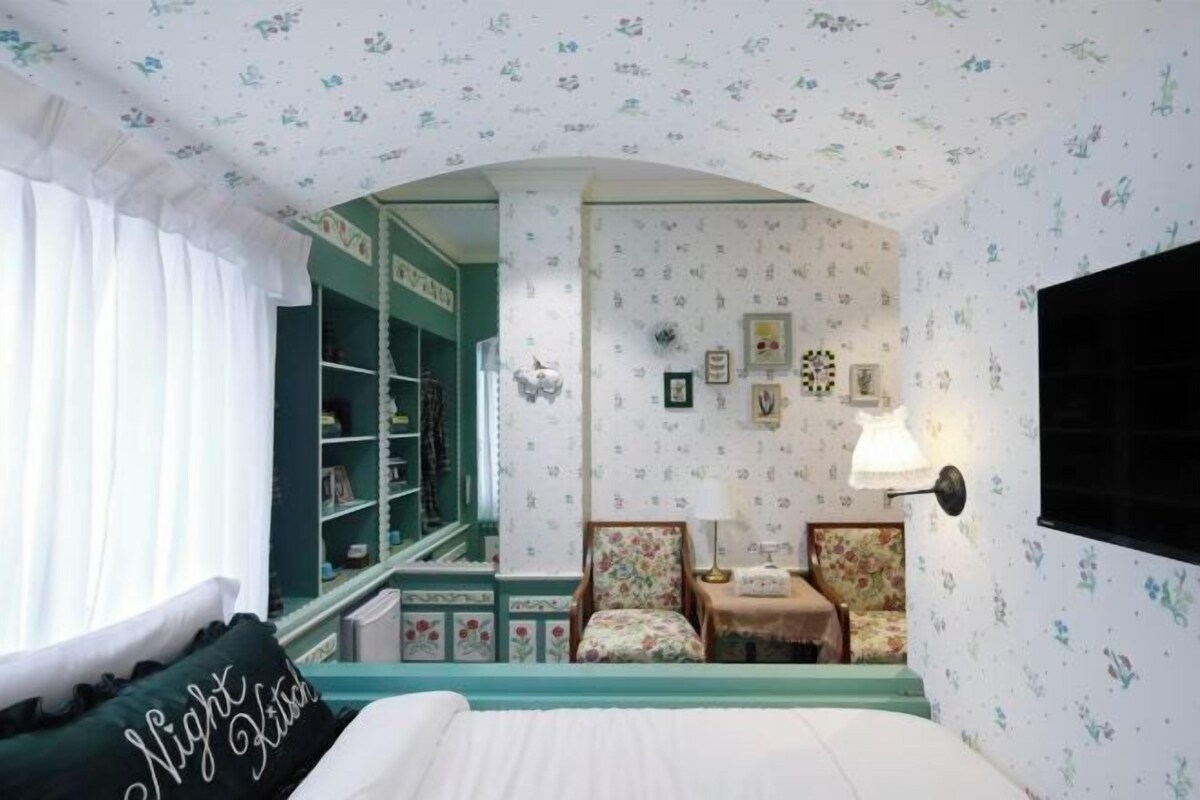 WiFi (free), individually decorated, individually furnished, bed sheets