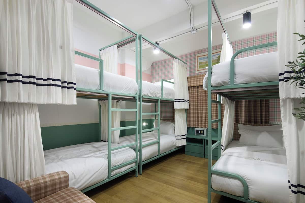 Kamer, meerdere bedden | 1 slaapkamer, individueel gedecoreerd, individueel gemeubileerd