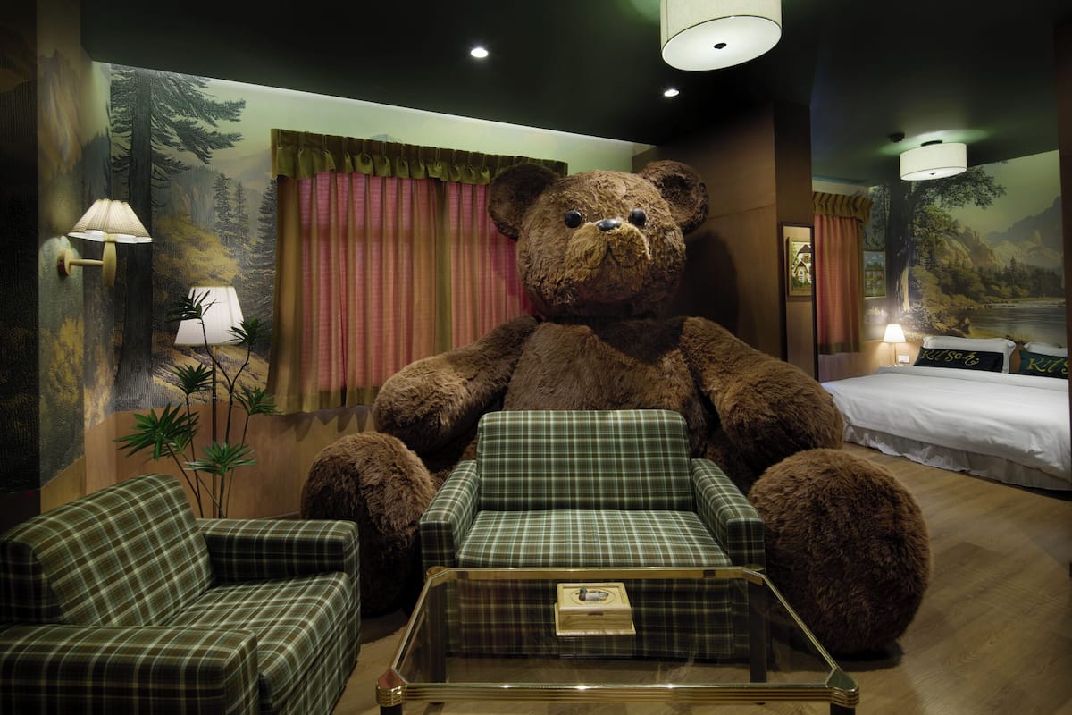 Suite, 1 King Bed | WiFi (free), individually decorated, individually furnished, bed sheets