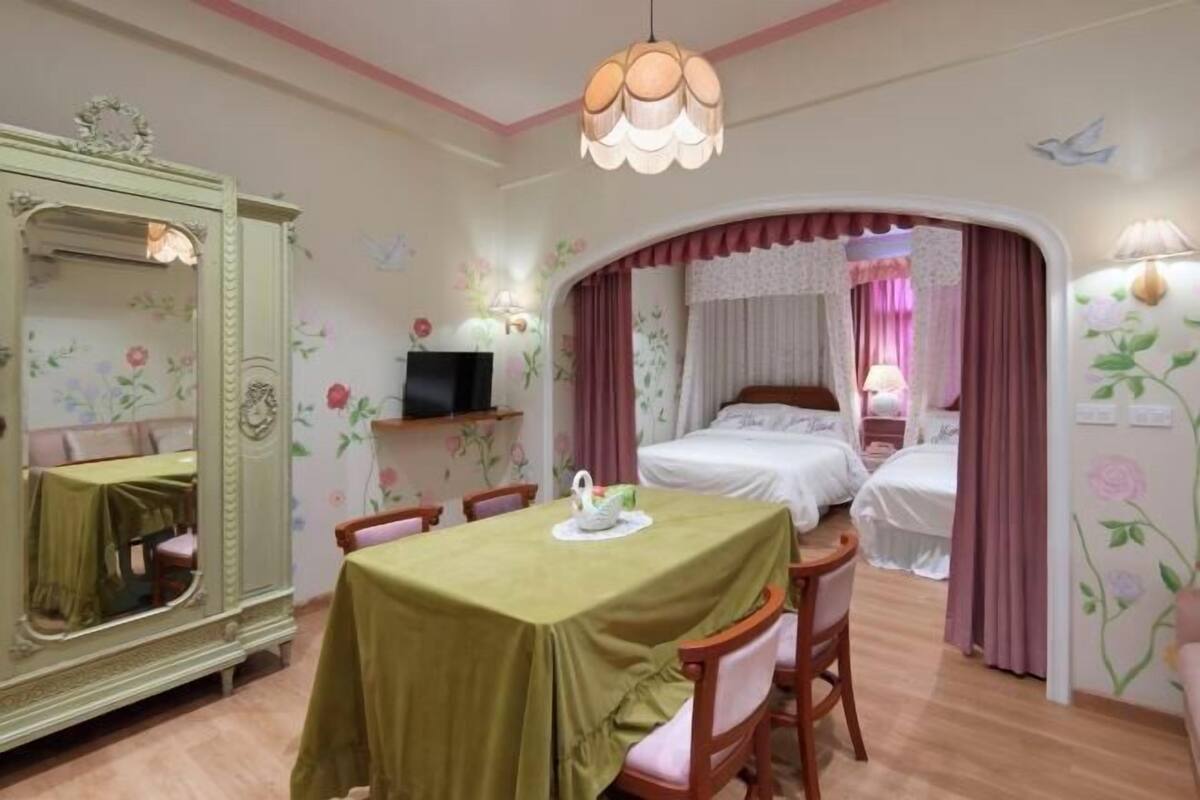 WiFi (free), individually decorated, individually furnished, bed sheets