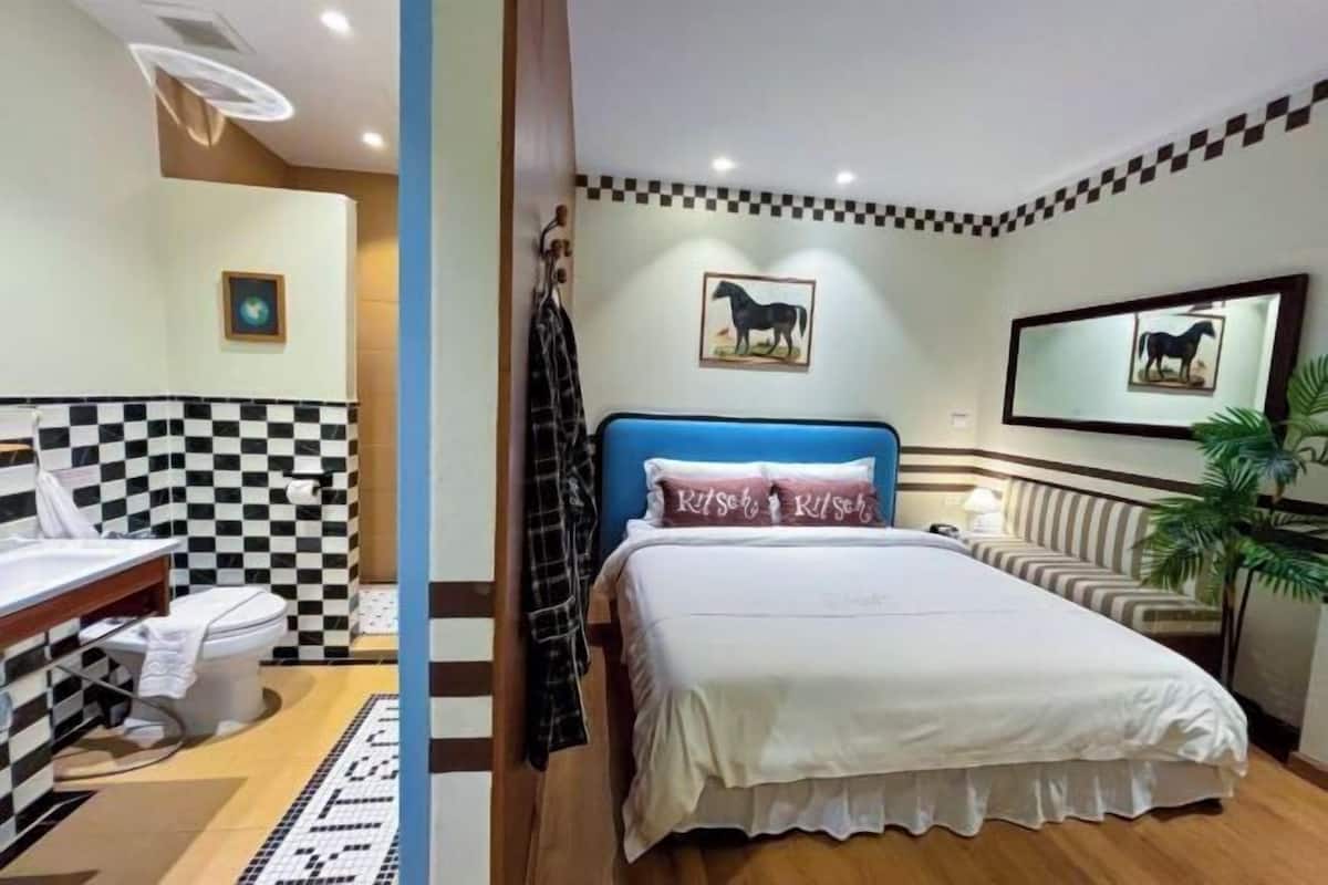 WiFi (free), individually decorated, individually furnished, bed sheets