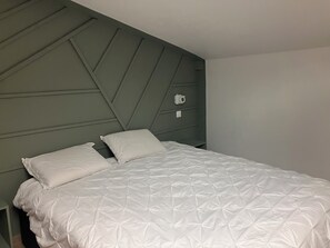 3 Schlafzimmer, Schreibtisch, Bügeleisen/Bügelbrett, WLAN