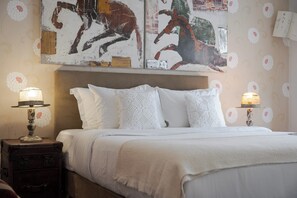 4 bedrooms, Egyptian cotton sheets, premium bedding, memory-foam beds - Lussuosa Villa Glyfada (Glyfada)