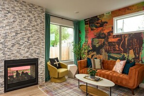 Smart TV, fireplace, foosball - 24 Guests | 2 Rooftops | 2 Game Rooms | 2 Hot Tubs (Denver)