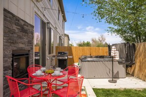 Outdoor dining - 24 Guests | 2 Rooftops | 2 Game Rooms | 2 Hot Tubs (Denver)