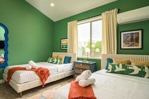 8 bedrooms, desk, iron/ironing board, free WiFi - 24 Guests | 2 Rooftops | 2 Game Rooms | 2 Hot Tubs (Denver)