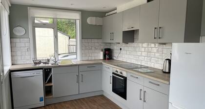 Crianlarich Pet friendly traditional cottage