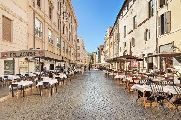 Outdoor dining - Campitelli 9 - Loft in Ancient Rome (Roma)