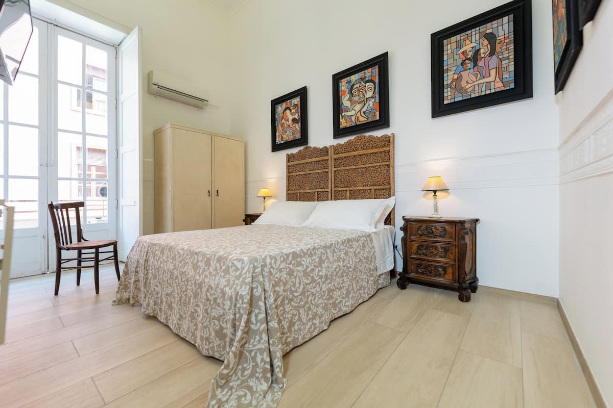 Decoración personalizada, muebles diferentes y escritorio