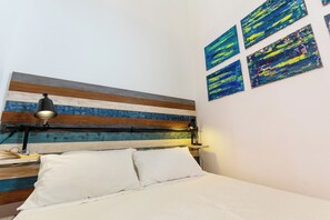 Deluxe Double or Twin Room | Individually decorated, individually furnished, desk, laptop workspace - Donna Fortuna (Catania)