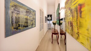 Unclassified image, 5 of 27, button - Donna Fortuna (Catania)