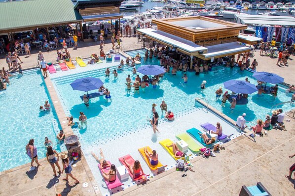 Beheizter Pool