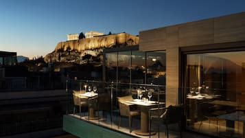 2 restaurants, breakfast, lunch, dinner served; Greek cuisine